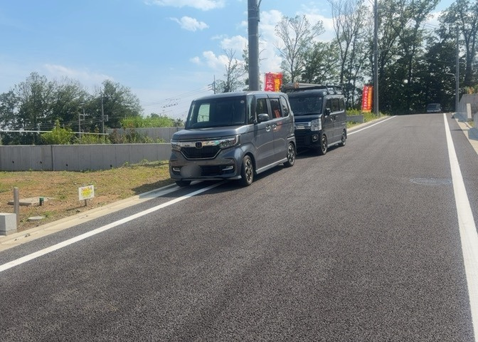 土地を買う際、住む地域の自治体や福祉の補助制度にも注目してみましょう。子供や老人の医療補助やゴミ出しのルールなど、自治体によってルールに大きな違いがあるため、暮らしやすい土地で判断するとよいでしょう。