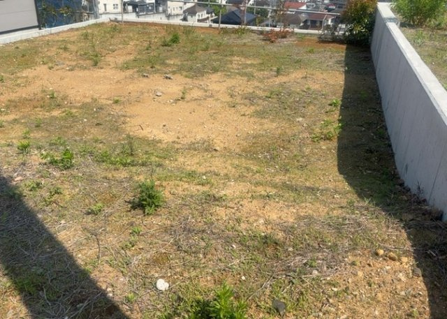 隣家の土地はどうなっているのか、生活利便施設が近くにあるのか、学校まで近いかなど、お客様のライフスタイルにあわせたイメージが重要です。また、近くにあると困る施設が近くにないかも確認するといいでしょう。