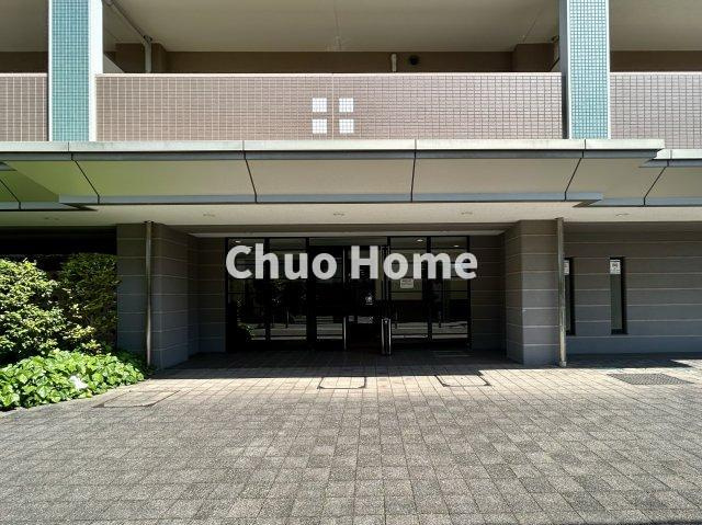 【エントランス】マンションのエントランスは、その物件の印象を決める、顔とも言える場所です。毎日通る場所ですからきれいなのが一番です。