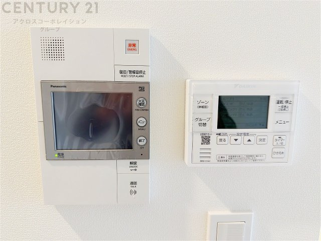 訪問者が来たときにテレビ画面で確認できるため、安心してドアを開けられます。録画機能があるものもあり、留守中に来訪者を記録しておくことができます。利便性が高く、セキュリティ面でも安心です。