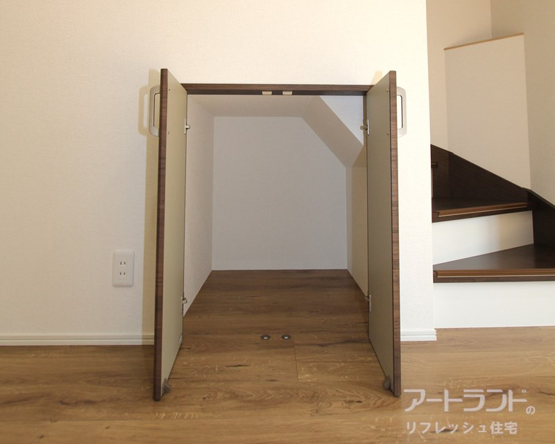 【リビング物入】