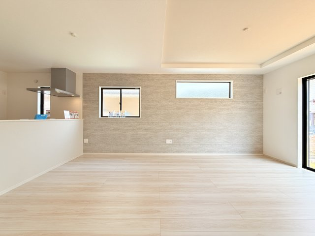 広々としたＬＤＫ♪　家具を置いても窮屈感を感じず過ごせます。