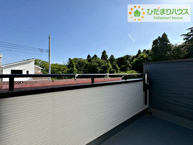 奥行たっぷりのバルコニー☆彡カフェタイムも楽しめそうです(*^^*)