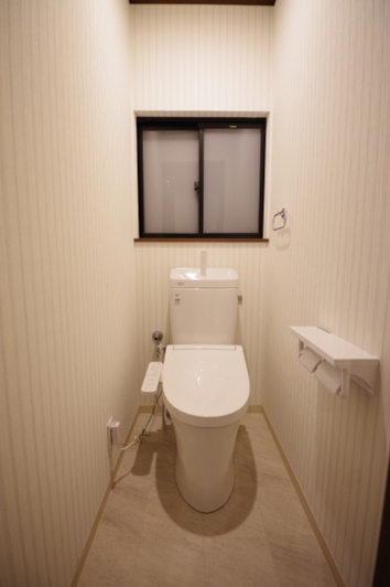 トイレ新調しております！　洗浄便座付き！！