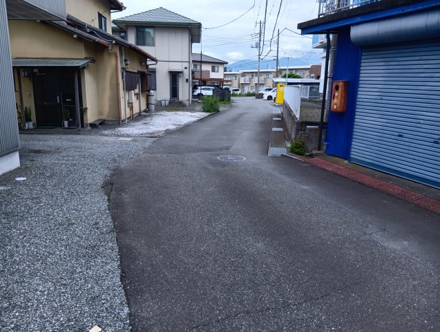 スーパー・ドラッグストア・コンビニまで車で10分圏内です。