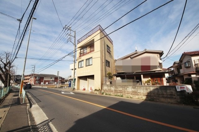 徒歩5分圏内にコンビニ・ドラックストアなどがあり買い物に便利な住環境