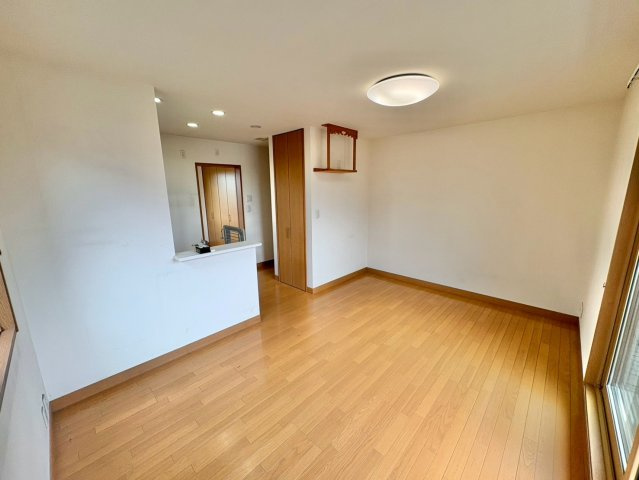 LDK一体型で、食事もくつろぎもひとつの空間で完結。