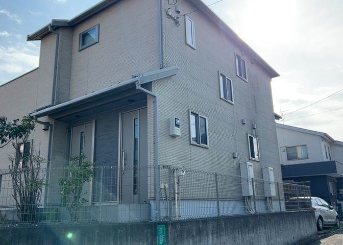 隣家の土地はどうなっているのか、生活利便施設が近くにあるのか、学校まで近いかなど、お客様のライフスタイルにあわせたイメージが重要です。また、近くにあると困る施設が近くにないかも確認するといいでしょう。