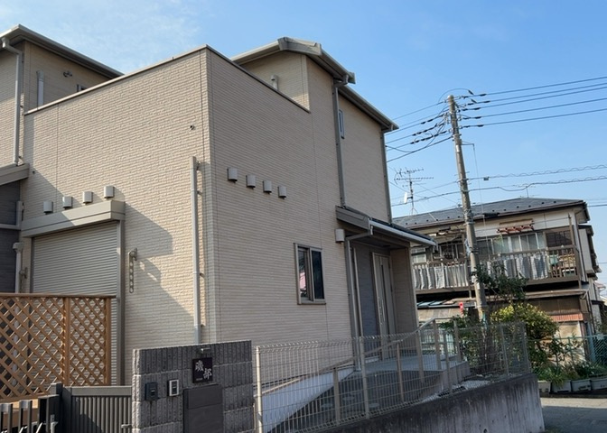 東側道路の場合は居室を南向きに設計しやすいため、朝日が入りやすいというメリットがあります。一方、西側道路も東側同様に居室を南向きに設計しやすいのですが、住宅地だと朝日が入りにくいという弱点があります。