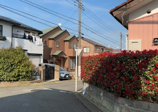 土地の地勢が高台の場合、景色を綺麗にみることができ、景色にこだわってお家探ししている方におすすめです！また平坦地よりも風通しがいいというメリットがあります。デメリットもあるので是非現地でご確認下さい。