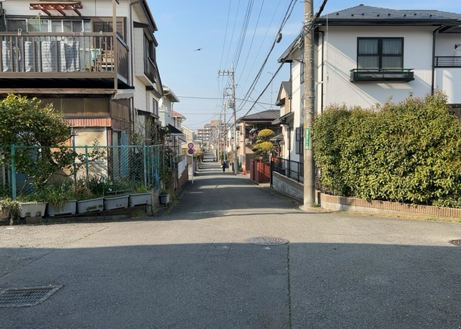 桜や紅葉の名所に出かける人は多いと思いますが、家にいながら季節の移ろいを感じる生活を送りませんか？リビングや窓から見える景色が生活を彩るワンポイントに！現地から見える景色を堪能してみては如何でしょう。