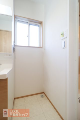 【ランドリースペース】現地完成写真。家事動線など使い勝手がよく、お洗濯がしやすいですね。