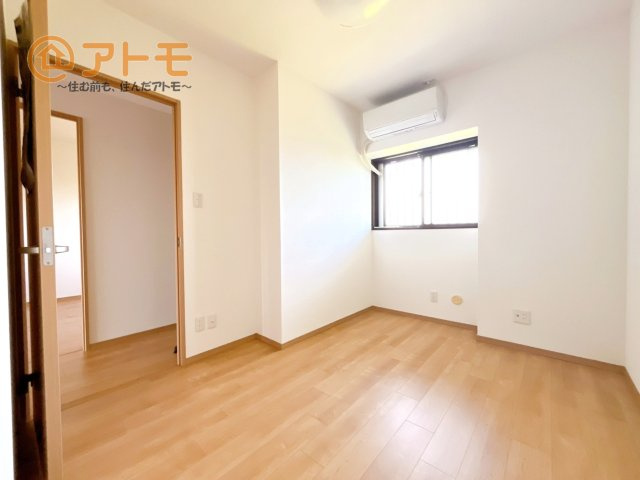 広々使える収納付きの洋室です♪