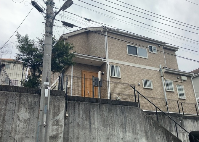 省エネ給湯器とは従来型の給湯器より熱効率が高く、少ない燃料でたくさんのお湯を沸かすことが出来る高効率な給湯器のことを指します。また、省エネ給湯器には種類があり、利便性や効果なども様々です。