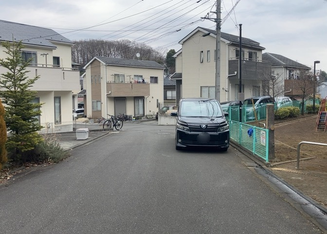 眺望を気にして物件を探す場合、前面に建物が建っていないか現地で確認しましょう！前面に建物があると景色はもちろん、日当たりや風通しにも影響が出てきます。住んだ時のことを想像しながら現地見学をしましょう。
