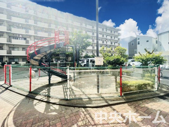 敷地内には緑も多く住環境良好です