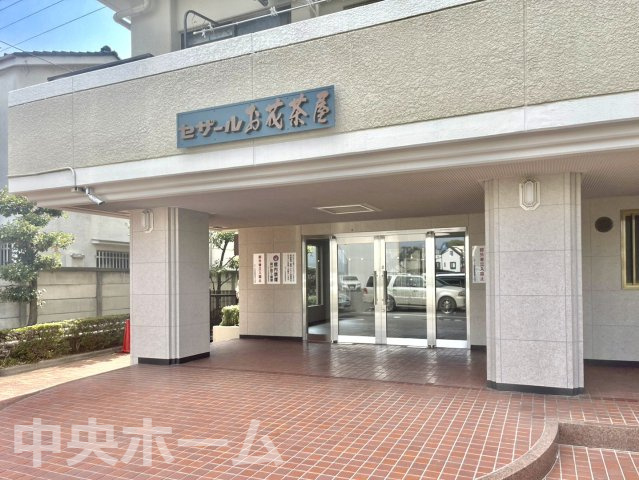 【エントランス】マンションのエントランスは、その物件の印象を決める、顔とも言える場所です。毎日通る場所ですからきれいなのが一番です。エントランス内はオートロックですので暮らしの安全も確保されています。