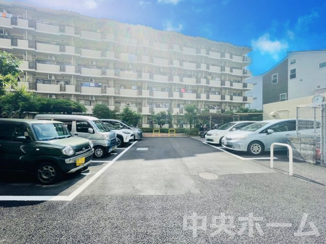 【敷地内駐車場】最新の空き状況や費用などの詳細は担当スタッフまでお問い合わせください。