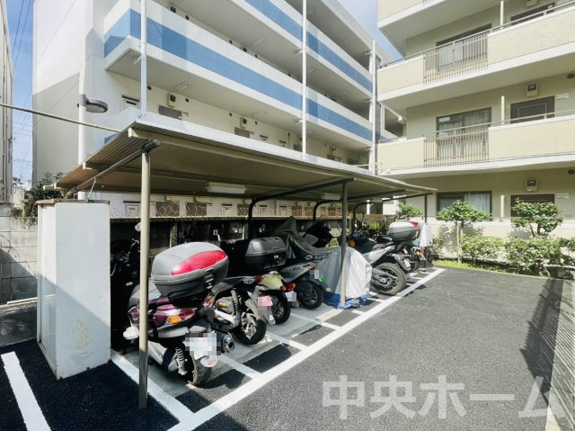 【バイク置場】最新の空き状況や費用などの詳細は担当スタッフまでお問い合わせください。