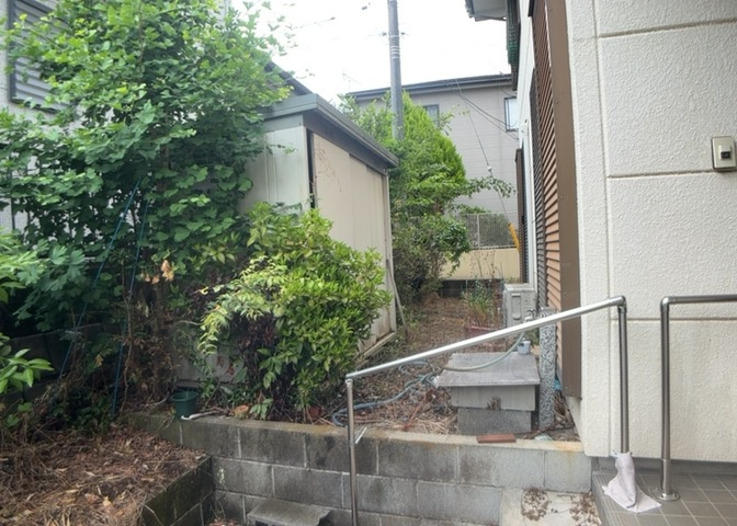 庭があることでガーデニングや家庭菜園はもちろん、こどもの遊び場やペットを放して遊ぶことができます。また、家の周囲に余裕があるということです。隣地との間があれば、十分な日当たりと、風通しが確保できます。