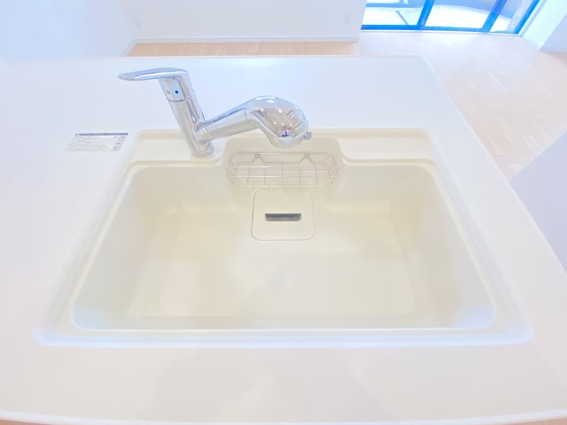 天板とシンクが一体型でお手入れもしやすいのが◎浄水機能付きなのもポイントです！