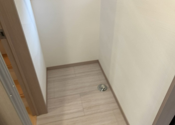 ランドリースペースも気になります。洗濯機置場があり「洗う、干す、取り込む、アイロンがけ、たたむ」など、洗濯に関する家事をするための空間です。広さや収納など付帯設備も含めて、詳細は現地でご確認ください。