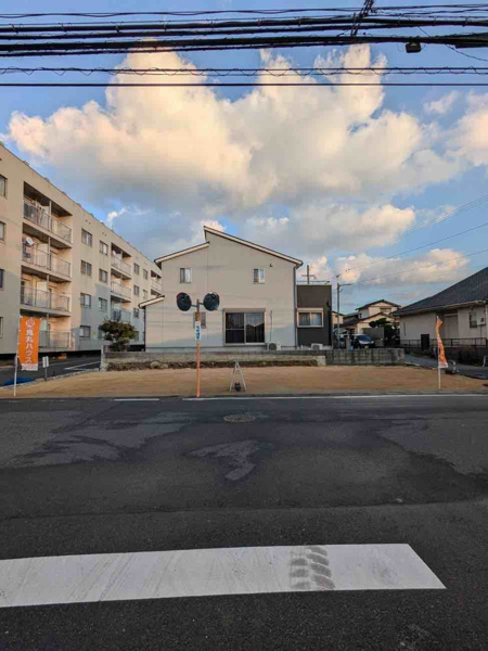 【上葛原二丁目の前面道路含む現地写真】