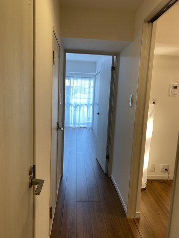 室内廊下（リフォーム後、入居前に撮影した写真です）
