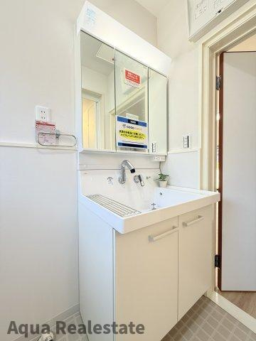 独立洗面台、朝の身支度には欠かせません