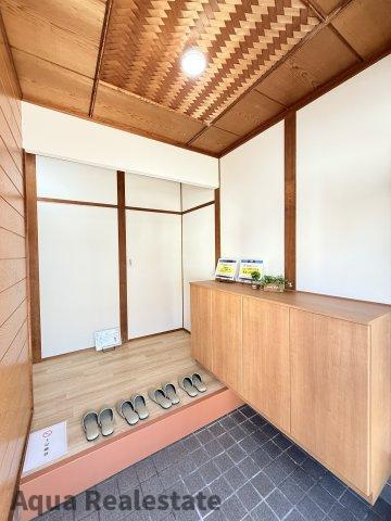 落ち着いた玄関です