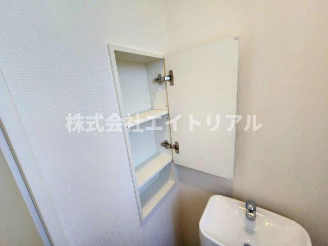 2階　トイレ収納