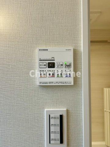【浴室乾燥機】暖房・冷風・換気・乾燥が可能です。毎日を快適に過ごせるうれしい機能が揃っています。雨の日の洗濯物も安心です。