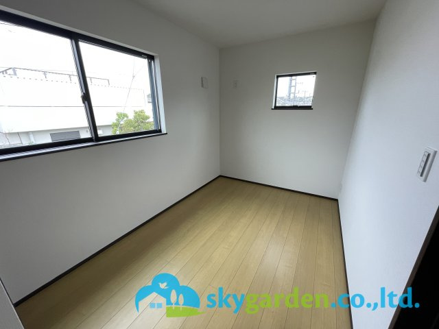 使い勝手のいい洋室です