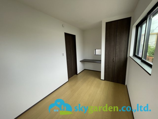 使い勝手のいい洋室です