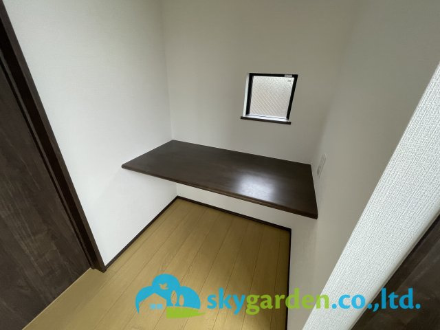 テレワークに便利なカウンター付き