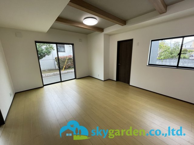 ゆったり過ごせる居間です