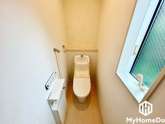節水性と機能性を備えた手洗い付き温水洗浄便座を標準装備。