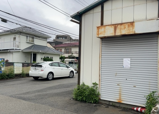 隣家の土地はどうなっているのか、生活利便施設が近くにあるのか、学校まで近いかなど、お客様のライフスタイルにあわせたイメージが重要です。また、近くにあると困る施設が近くにないかも確認するといいでしょう。