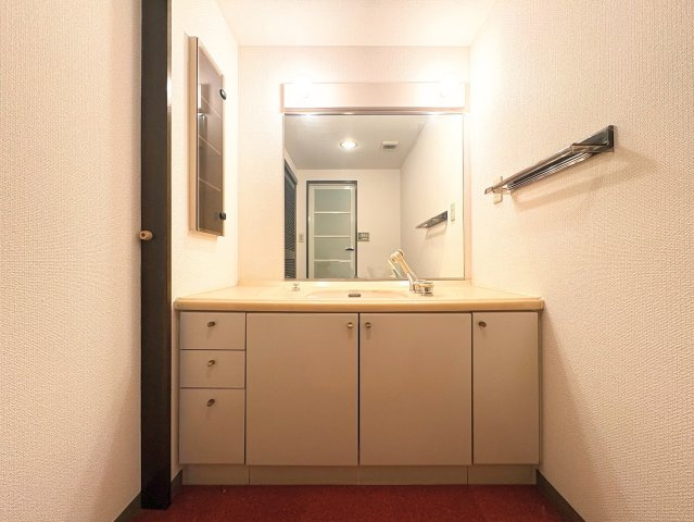 ◆毎日使う場所だから、機能的で使いやすさに配慮したパウダールーム。すっきりと使えるように収納も豊富にご用意しています。