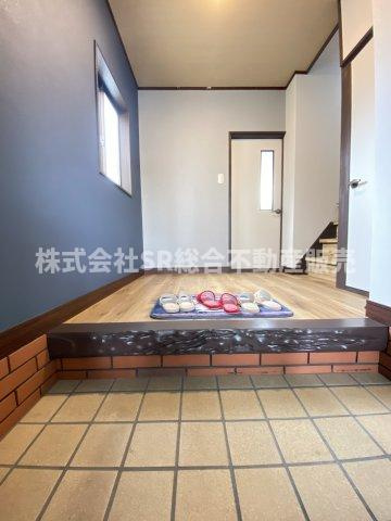 玄関にシューズボックスを置いても広く使えます♪
