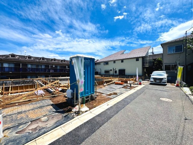 車で約3分のスギドラッグ和光店は調剤薬局も併設しており、日用品から医薬品までワンストップで揃います。