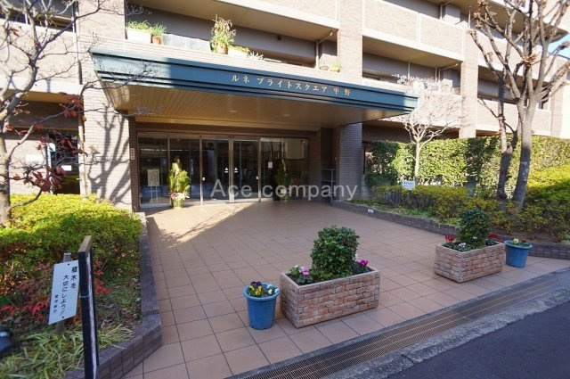 オートロック完備マンション☆マンション敷地内に遊び場あり♪コンビニ徒歩1分♪スーパー・ドラッグストア徒歩4分圏内です♪
