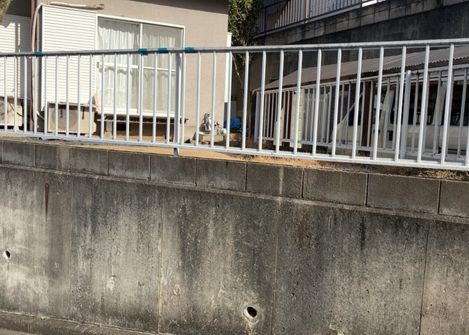 敷地内に散水栓や立水栓があると便利です。水道水を直接利用できるため、水を運ぶ手間を省くことが出来ます。大量の水を必要とする洗車作業や清掃などに役立ちます。その他設備とあわせて、現地でご確認ください。