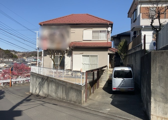 東側道路の場合は居室を南向きに設計しやすいため、朝日が入りやすいというメリットがあります。一方、西側道路も東側同様に居室を南向きに設計しやすいのですが、住宅地だと朝日が入りにくいという弱点があります。