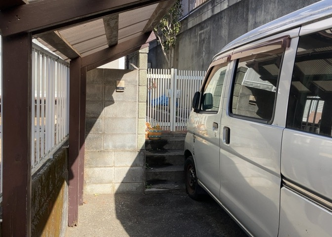 玄関は家の顔と言っても過言ではありません。現地を見学する際は玄関の広さや全体のバランスなどを見てみるといいでしょう。一般的なアプローチのしやすさだけではなく、お年寄りにも優しい設計のものだと安心です。