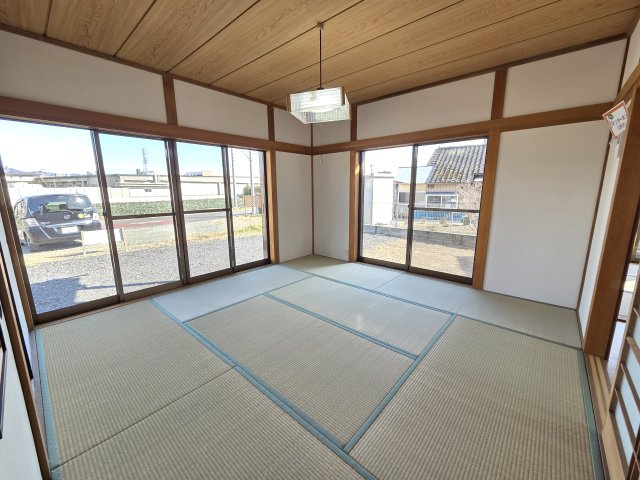 1階8畳の和室です。