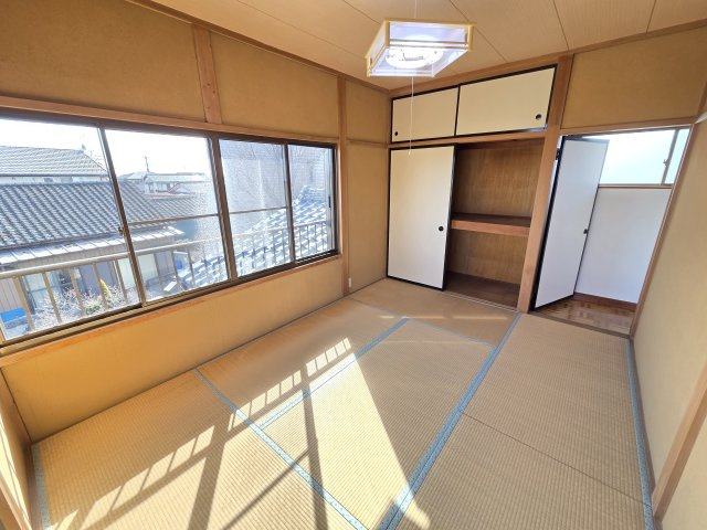 2階6畳の和室です。
