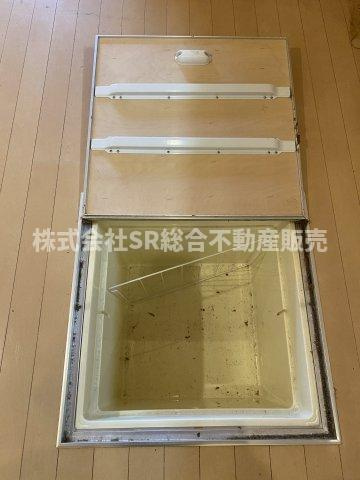 床下収納があり食材のストック等を保管できます♪