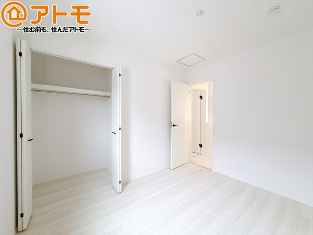 壁と床がシンプルな色合いだからこそ自分だけの空間を作れます♪お部屋作りのイメージは順調でしょうか♪