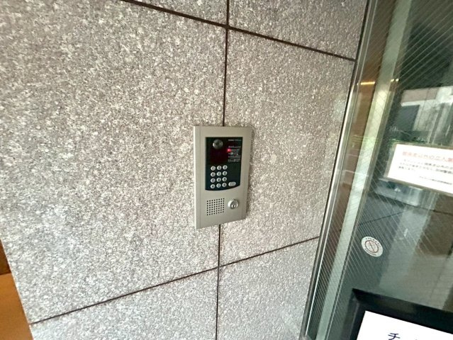 当然のことではありますが、オートロックやセンサーライト、ホームセキュリティーなどの防犯設備があれば、小さいお子様がいるご家庭も安心ですよね！まず物件購入の際は、防犯設備もチェックするようにしましょう。